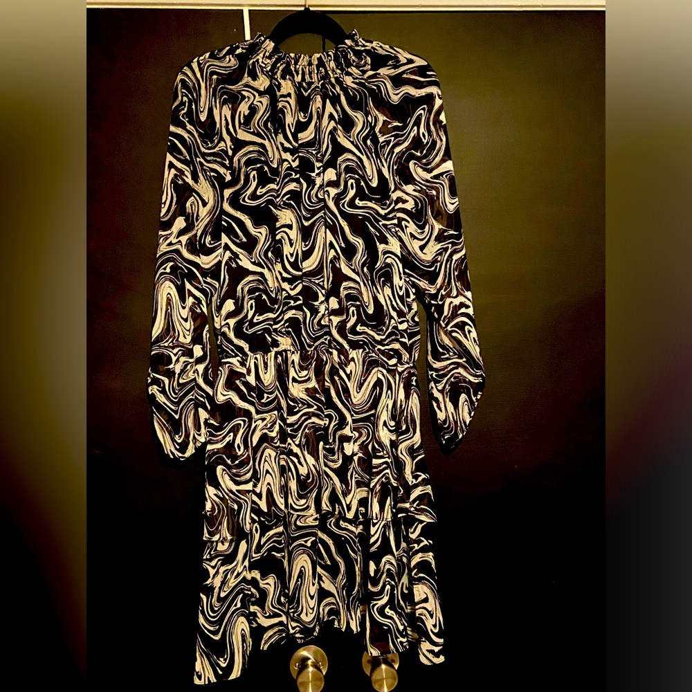 Scoop black and white long sleeve dress in a Large